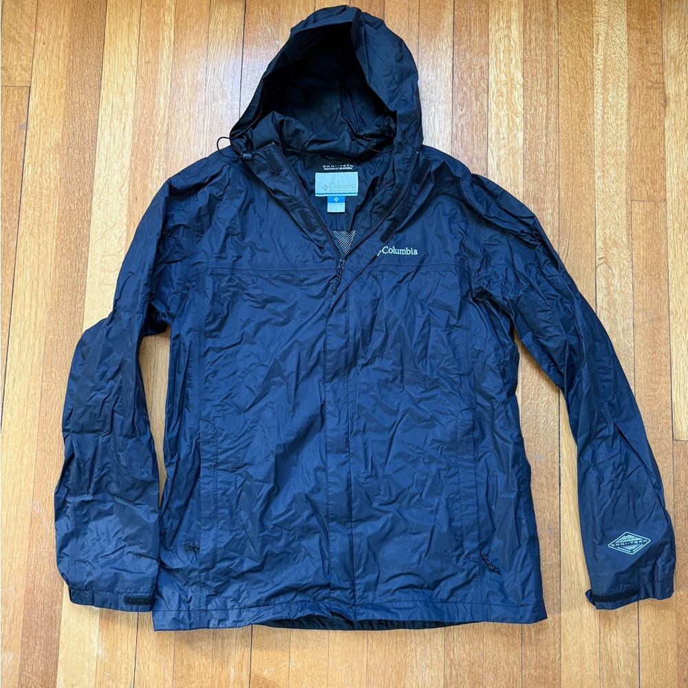 Men’s Large Columbia water proof Omni-tech foldable jacket